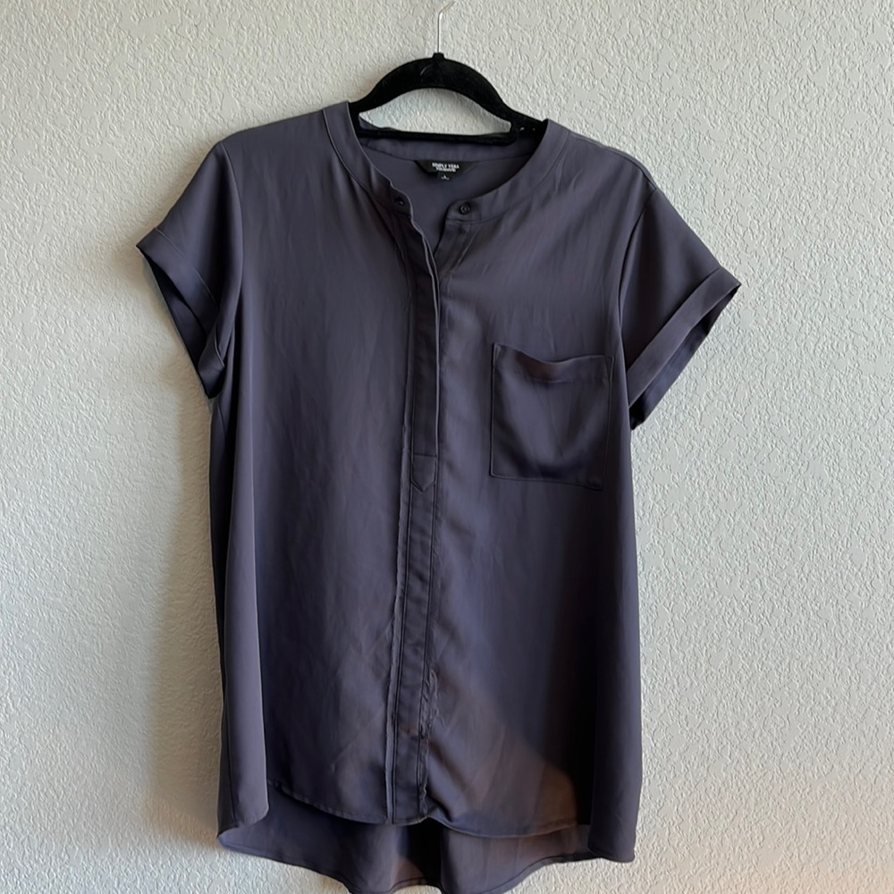 Simply Vera. L. Gray shirt sleeve blouse.